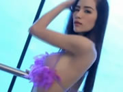 年輕的泰國魔鬼身材裸模艷舞